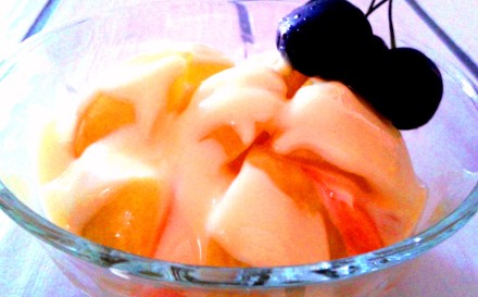 Frutta di stagione con crema delicata di limone 1